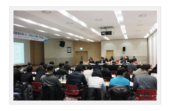 ‘통합센터와 나, 그리고 미래’라는 주제로 워크숍을 진행하고 있는 사진